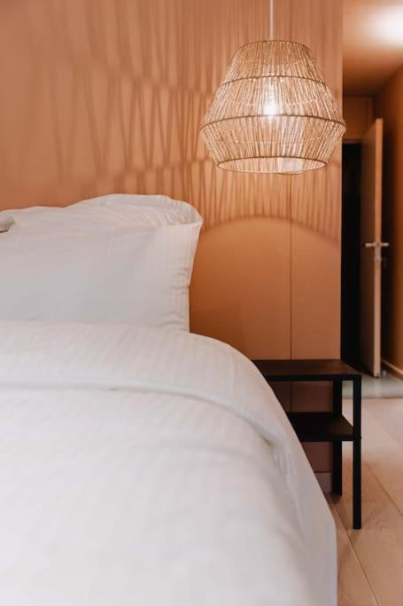 Chimay : La Chambre Doree De La Grand Place Екстериор снимка